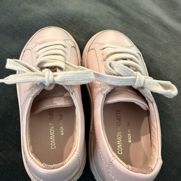 Common Projects Little Girls Achilles Leather Low-Top Sneaker. Blush size 25 - Picture 7 of 7